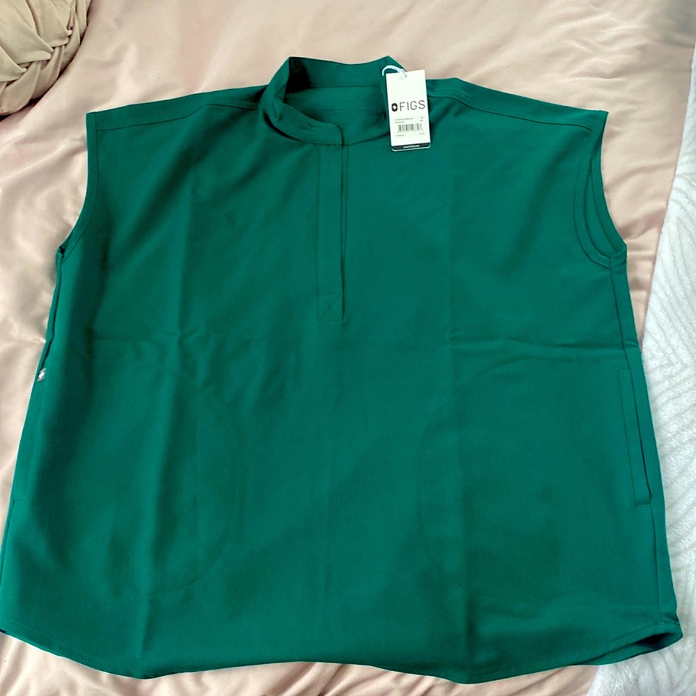 Brand new Figs Rafaela scrub top